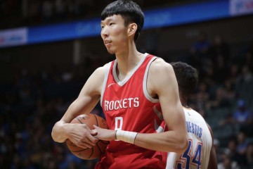 AG体育平台-周琦NBA总薪水950万，实际到手有多少？说出来你别不信|休斯敦火箭队|合同|球员|薪资|保障_新浪体育_新浪新闻